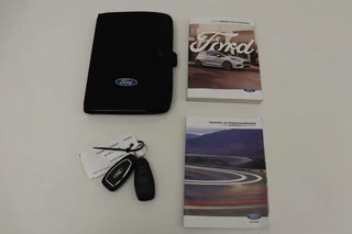 Ford Fiesta Ford Fiesta 1.0 EcoBoost ST-Line | Stoel & stuurverwarming |  Camera | Carplay | Climate control | Sportstoelen | Cruise control | PDC | Bluetooth - afbeelding nr 17