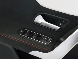 Mercedes-Benz CLA [APPLE CARPLAY, ANDROID, CAMERA, STOELVERWARMING, PDC V+A, HALF LEDER, CRUISE, NIEUWSTAAT] - afbeelding nr 13