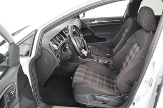 Volkswagen Golf Volkswagen Golf 2.0 TSI GTI | Stoelverwarming | Adaptive cruise |  Full LED | Carplay | Navigatie | 19'' | Sportstoelen | PDC | Bluetooth - afbeelding nr 4