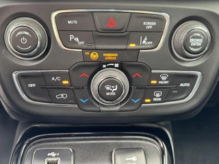Jeep Compass Jeep COMPASS 1.4 MultiAir Sport Cruise control Climate control Apple / Android DAB Achteruitrijcamera - afbeelding nr 29