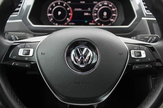 Volkswagen Tiguan Volkswagen Tiguan 1.4 TSI ACT Highline Bus. R-Line / Trekhaak / Panoramadak / 360Camera / 19'' / Virtual Cockpit / Apple CarPlay / DAB / Stoelverwarming / ACC - afbeelding nr 28