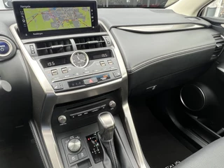 Lexus NX Panoramadak Navigatie Adaptive Cruise Control Leder Carplay Elek Stoelen + Verwarming Camera DAB Hybride Lage Kilometerstand - afbeelding nr 14