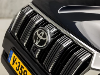 Toyota Land Cruiser Automaat (SCHUIFDAK, 1e EIGENAAR, DEALER ONDERHOUDEN, STANDKACHEL, NAVIGATIE, LUCHTVERING, MEMORY SEATS, STOELVERWARMING/KOELING, 360 CAMERA, KEYLESS, ADAPTIVE CRUISE, TREEPLANKEN, NIEUWSTAAT - afbeelding nr 36