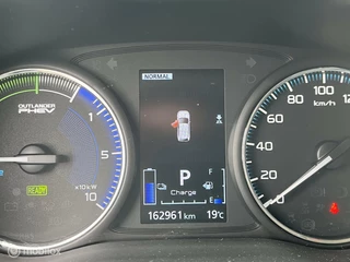 Mitsubishi Outlander Mitsubishi Outlander 2.4 PHEV, Full LED, Trekhaak, Dealer - afbeelding nr 19