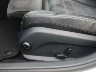 Mercedes-Benz C-Klasse Mercedes C-klasse 180 Business Solution AMG Plus Upgrade Edition | Panoramadak | Night pakket | Apple Carplay | dodehoekdetectie | - afbeelding nr 17