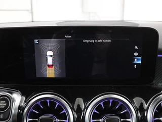 Mercedes-Benz GLB Mercedes-Benz GLB-klasse 200 Business Solution AMG 7-persoons | Panoramadak | Trekhaak | Stoelverwarming | Matrix LED | Memory | Keyless | Camera | Navigatie - afbeelding nr 14