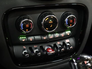 MINI Clubman MINI Clubman Mini 1.5 Cooper Richmond Park Edition DIGITAL DASHBOARD, CRUISE CONTROL, APPLE CARPLAY, SCHUIFKANTELDAK, HARMAN KARDON AUDIO,  VOL LEDER, PDC, STOELVERWARMING, NAVIGATIE, NIEUWSTAAT] - afbeelding nr 17