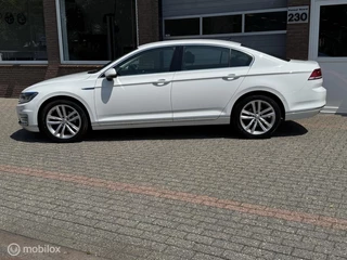 Volkswagen Passat Volkswagen Passat 1.4 TSI GTE DSG HEAD-UP/PDC/NAVI/AIRCO/LED - afbeelding nr 2