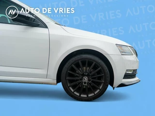 Škoda Octavia Skoda Octavia Combi 1.5 TSI DSG 150pk Sport Business | Panoramadak | Full LED | Carplay | Virtual cockpit - afbeelding nr 16