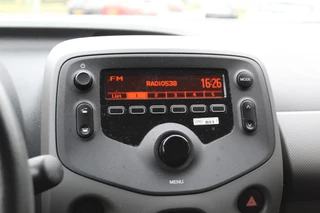 Peugeot 108 Airco , Bluetooht , LED dagrijverlichting , Elek.ramen voor Toerenteller - afbeelding nr 10