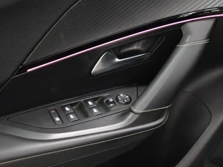 Peugeot 2008 Peugeot 2008 1.2 PureTech GT [APPLE CARPLAY, DIGITAL DASH, SFEERVERLICHTING, TREKHAAK AFNEEMBAAR, CAMERA, CLIMATE CONTROL, HALF LEDER, DODEHOEK DETECTOR, NAVIGATIE, NIEUWSTAAT] - afbeelding nr 22