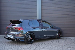 Volkswagen Golf Volkswagen Golf 8 GTI Clubsport | Pano | HK | Matrix IQ | Alcantara | ACC | Rijdersauto Edition | Urano Grijs - afbeelding nr 2