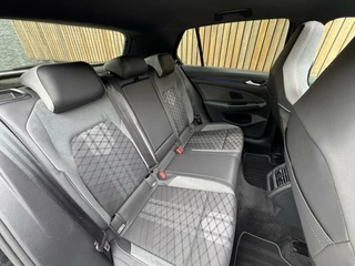 Volkswagen Golf Volkswagen Golf 1.5 eTSI R-Line Automaat | Panoramadak | LED | Black Style | Harman/Kardon HiFi | Achteruitrijcamera | Sfeerverlichting | Trekhaak afneembaar | Adaptieve cruise control | Parkeersensoren voor en achter - afbeelding nr 48