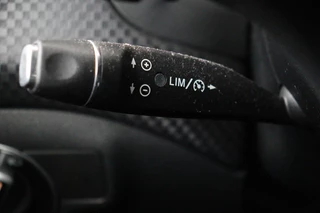 Mercedes-Benz A-Klasse Mercedes-Benz A-klasse 180 Urban | Stoelverwarming | Full LED |  Navigatie | Park Assist | Cruise control | Airco | Half leder | Sportstoelen - afbeelding nr 13