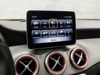 Mercedes-Benz CLA Automaat (SCHUIFDAK, APPLE CARPLAY, GROOT NAVI, LEDER/ALCANTARA, CAMERA, SPORTSTOELEN, STOELVERWARMING, KEYLESS, CRUISE, ZWART HEMEL, NIEUWSTAAT) - afbeelding nr 23