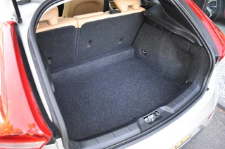 Volvo V40 Volvo V40 T2 122pk Aut. Inscription | Camera | PanoDak | Leder - afbeelding nr 36