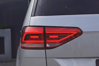 Volkswagen Touran Volkswagen Touran 1.5 TSI DSG R-Line Black st/ 7Pers./Panodak /trekhaak wegkl./ACC - afbeelding nr 12