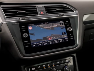 Volkswagen Tiguan Allspace Volkswagen Tiguan Allspace 1.5 TSI R-Line Sport 7 Persoons 150Pk Automaat (PANORAMADAK, VIRTUAL COCKPIT, APPLE CARPLAY, GROOT NAVI, CAMERA, SPORTSTOELEN, ZWART HEMEL, ADAPTIVE CRUISE, LED KOPLAMPEN, KEYLESS, NIEUWE APK, NIEUWSTAAT) - afbeelding nr 33