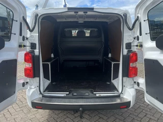 Toyota ProAce Toyota ProAce Worker 2.0 D-4D Black Line Long Trekhaak/Leder/Camera/Carplay/Navi/PDC/17