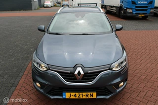 Renault Mégane Estate Renault Megane Estate 1.3 TCe Limited 140 PK, Stoel verwarming, Pdc voor + achter, Clima, App connect, Cruise, Navi. - afbeelding nr 15