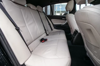 BMW 1 Serie BMW 1 Serie 116i Centennial High Executive - All-in rijklrprs | Leer | Panodak | mooie uitvoering - afbeelding nr 7