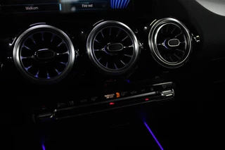 Mercedes-Benz B-Klasse Mercedes-Benz B-klasse 250e 218PK BUSINESS SOLUTION AMG NIGHT EDITION | NAVIGATIE | SFEERVERLICHTING | ACHTERUITRIJCAMERA | PARKEERSENSOREN VOOR / ACHTER | ALCANTARA / KUNSTLEDER BEKLEDING | VOORSTOELEN VERWARMBAAR | VERLICHTE INSTAPLIJSTEN | LICHTMETALEN AMG DUBBELSPAAKS VELGEN 18
