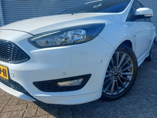 Ford Focus Ford Focus 1.5 Titanium airco,cruise,navigatie,stoel/stuurverwarming,parkeersensoren, - afbeelding nr 2