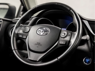 Toyota Auris Toyota Auris Touring Sports 1.8 Hybrid Sport Automaat (PANORAMADAK, NAVIGATIE, LEDER, STOELVERWARMING, CAMERA, SPORTSTOELEN, KEYLESS, LED KOPLAMPEN, NIEUWE APK, NIEUWSTAAT) - afbeelding nr 20