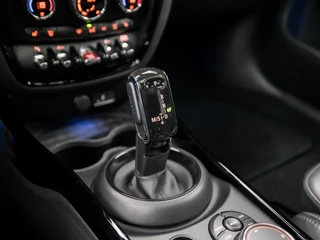 MINI Clubman Automaat (PANORAMADAK, GROOT NAVI, LEDER, STOELVERWARMING, SPORTSTOELEN, HARMAN/KARDON, LED KOPLAMPEN, KEYLESS, GETINT GLAS, NIEUWE APK, NIEUWSTAAT) - afbeelding nr 12