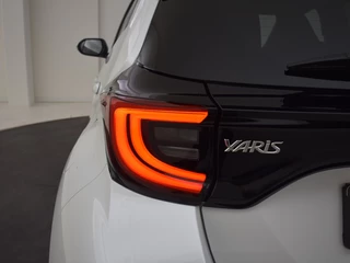 Toyota Yaris Toyota Yaris 1.5 Hybrid 130 Executive | Stuur en Stoelverwarming | PDC V+A | - afbeelding nr 11