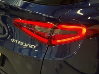 Alfa Romeo Stelvio Alfa Romeo Stelvio 2.0 T 281PK AWD automaat Special Ed. Q4 / LED / 2018 - afbeelding nr 19