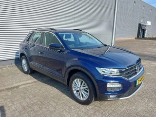 Volkswagen T-Roc Volkswagen T-Roc 1.5 TSI Style Automaat,trekhaak, applecarplay/android/nav,airco,cruisecontrol,stoel/stuurverwarming,trekhaak - afbeelding nr 3