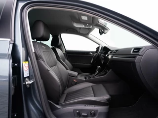 Škoda Superb Skoda Superb Combi 1.4 TSI iV 218pk Laurin & Klement | Leder | Travel Assist | 360 Camera | Stoelventilatie - afbeelding nr 14