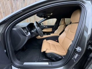 Volvo V60 Volvo V60 2.0 T6 Twin Engine AWD 253pk | Comfortstoelen leer | Stoelverwarming | Navigatiesysteem | Trekhaak uitklapbaar | 18 inch lichtmetalen velgen | Apple CarPlay | LED verlichting | Getint glas achter | Parkeersensoren achter - afbeelding nr 8