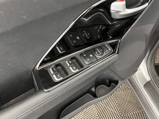 Kia Niro Kia Niro 1.6 GDi Hybrid ExecutiveLine Aut. *LEATHER-FABRIC | NAVI-FULLMAP | KEYLESS | CAMERA | COMFORT-SEATS | DIGI-COCKPIT | LANE-ASSIST | ECC | CARPLAY | PDC | 16''ALU* - afbeelding nr 22