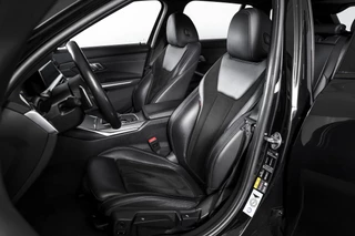 BMW 3 Serie BMW 3 Serie Touring 330e 292 PK xDrive High Executive M-Sport - Automaat | Dig. Cockpit | Cruise | Stoelverw. | PDC | 360 Camera | NAV + App. Connect | ECC | Elek. Klep | DAB | LM 18