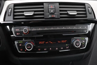 BMW 3 Serie BMW 3-serie 318i M Sport | Panoramadak | Leder |  Stoelverwarming | Camera | Sportstoelen | Navigatie | Climate control | Dodehoek detectie | Park Assist | Full LED - afbeelding nr 20