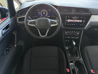 Volkswagen Touran Volkswagen Touran 1.5 TSI 150PK 7P CARPLAY NAVI CAMERA LED ELEK.KLEP VIR.COCKPIT DODE.HOEK DET. STOELVERW KEYLESS 7P 7PERS 09/2024 