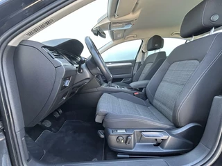 Volkswagen Passat Volkswagen Passat 1.5 TSI 150pk Business FULL LED I NAVI + CAMERA I ELEC. KLEP I DEALER O.H. - afbeelding nr 9
