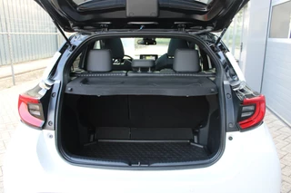 Toyota Yaris Toyota Yaris 1.5 Hybrid Executive | Panoramadak | JBL Sound | Trekhaak | Head Up | 17 Inch | Stuurverwarming. - afbeelding nr 16
