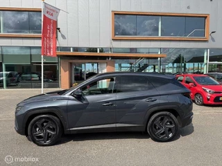 Hyundai Tucson Hyundai Tucson 1.6 T MHEV BlackLine 4WD Automaat , Trekhaak 1.650kg Trekgewicht ,  Panorama Dak , Stoel & Stuur verwarming ,  Navigatie & Camera , Parkeerhulp voor & achter, Keyless entry , Electr Achter klep , IQ telefoonlader - afbeelding nr 2