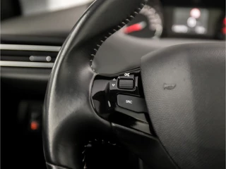 Peugeot 308 (PANORAMADAK, APPLE CARPLAY, GROOT NAVI, PARKEERSENSOREN, SPORTSTOELEN, GETINT GLAS, CRUISE, NIEUWE APK, NIEUWSTAAT) - afbeelding nr 18