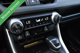 Toyota RAV4 Toyota RAV4 2.5 Hybrid AWD Style BI-TONE CAMERA/LANE ASSIST/STUURW/STOELVW/ETC.! - afbeelding nr 17