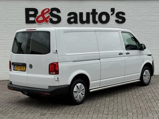 Volkswagen Transporter Volkswagen Transporter 2.0 TDI L2H1 28 Comfortline Navigatie Trekhaak Carplay Cruise Airco Lat om lat 4 Seizoenen banden - afbeelding nr 2