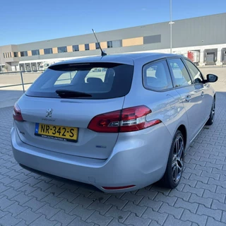 Peugeot 308 Peugeot 308 SW 1.2 2017 | Airco | Navi | Pdc | NW APK - afbeelding nr 3