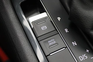 Volkswagen Tiguan Leer, Panoramadak, ACC, Camera, Apple Carplay, DAB, PDC, Trekhaak, 19'' - afbeelding nr 55