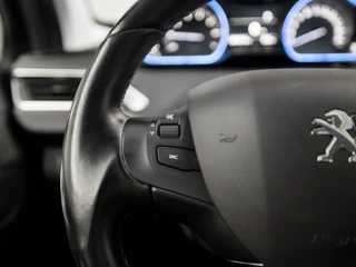 Peugeot 2008 Peugeot 2008 1.2 PureTech Sport Automaat (APPLE CARPLAY, NAVIGATIE, CAMERA, CLIMATE, LEDER, SPORTSTOELEN, PARKEERSENSOREN, CRUISE, LM VELGEN, NIEUWSTAAT) - afbeelding nr 19