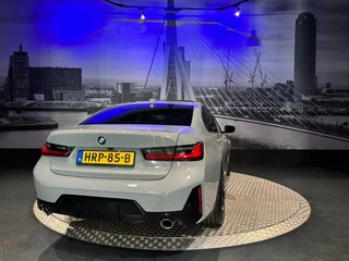 BMW 3 Serie BMW 3-serie 318i M Sport Edition *Schuifdak*Shadow Line*Camera*Laser* - afbeelding nr 12