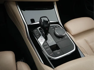 BMW 3 Serie BMW 3 Serie Touring 330i High Executive Edition Sport-Pack Aut. *VERNASCA-FULL-LEATHER | DIGI-COCKPIT | FULL-LED | SPORT-SEATS | HIFI-SOUND | AMBIENT-LIGHT | HEATED-SEATS | DAB | NAVI-FULLMAP | ECC | CARPLAY | PDC | CRUISE | 18