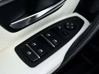 BMW 3 Serie BMW 3-serie Touring 320d High Executive M Sport Panoramadak Trekhaak HUD LED ACC Individual Shadow Line Camera 19